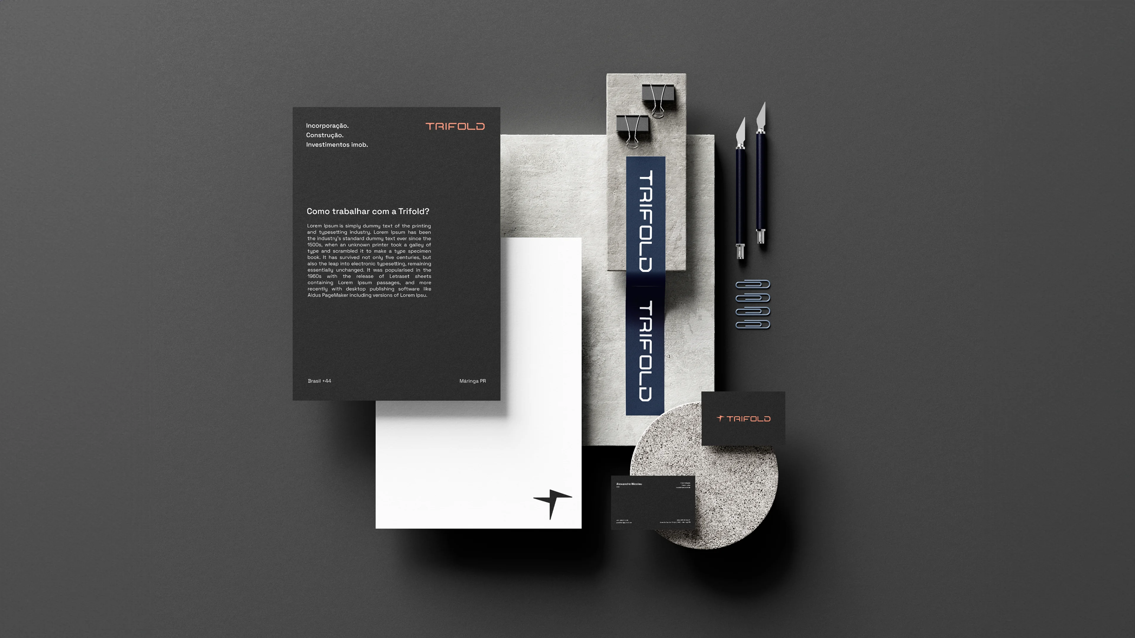 Mockup 3 — Trifold